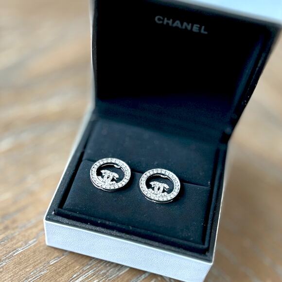 Crystal 925 Sterling Silver CC Logo Chanel NIB - Picture 2 of 3